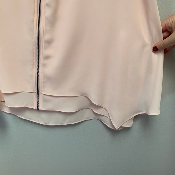 Elegant Tahari Blouse - Picture 3 of 6